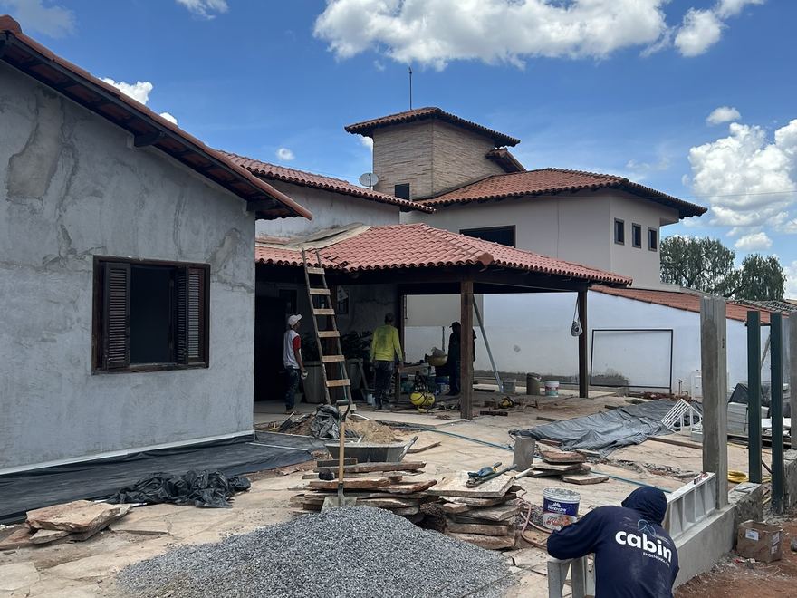 Ville de Montagne — Pergolado e área externa em execução